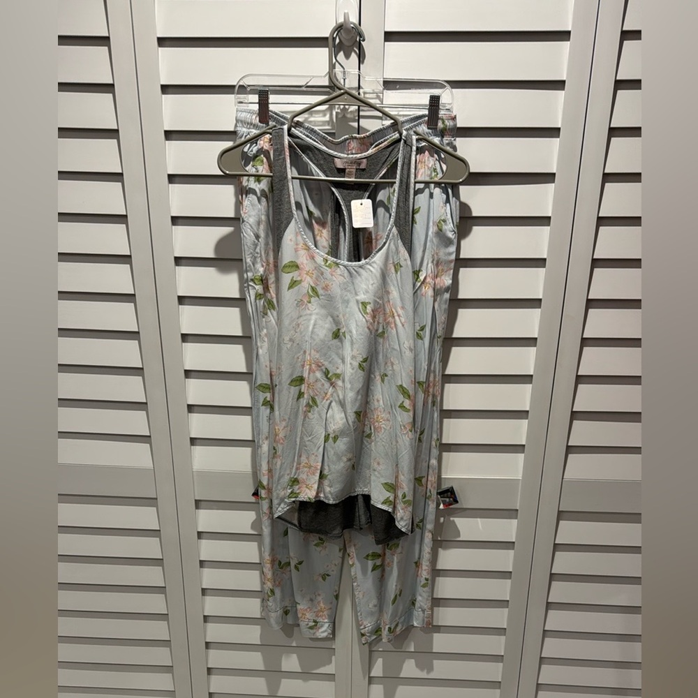Mae Pre Owned Floral Green and Gray Pijama Pant Set with Pockets.